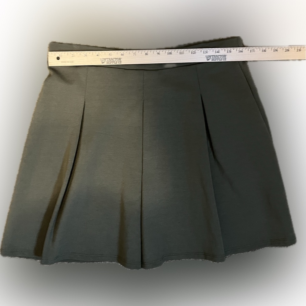 ModCloth Olive Green Pleated Mini Skirt size L - Picture 6 of 10